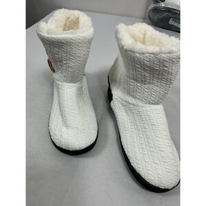 Womans Oncai Winter Slipper Boots Size 5/6 White Indoor Outdoor Knit NWT